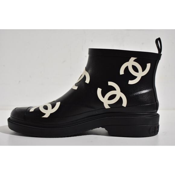 Chanel 23A Black White All Over Logo Rubber CC Low Top Short Ankle Rain Boots 40 - Picture 8 of 11
